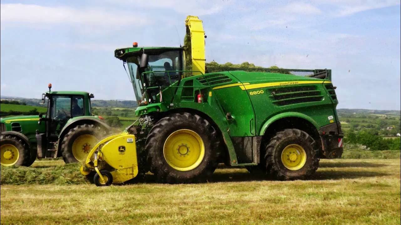 John Deere 8800 at the Grass.