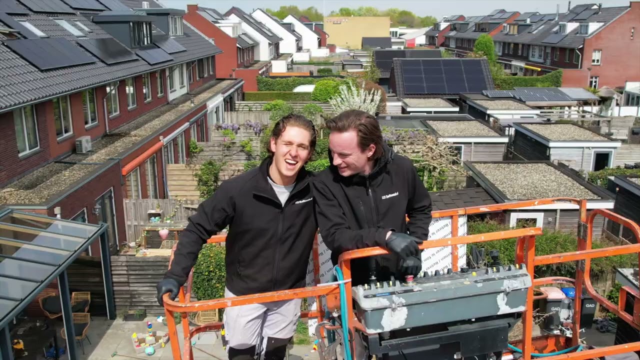 Reiniging appartementencomplex in Huizen – 21 meter hoog gevelwerk door 123Softwash.nl!