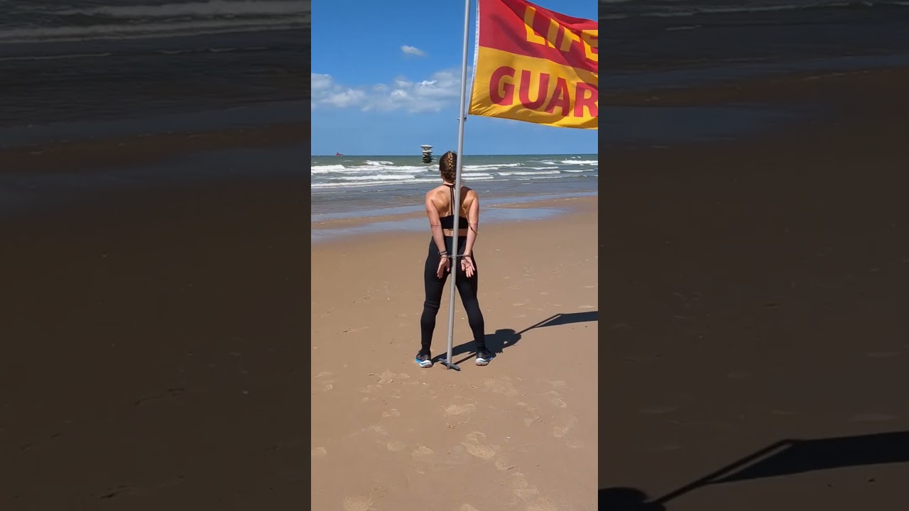 Subbi handcuffed to Life Guard / Subbi an Life Guard gefesselt - Ostende