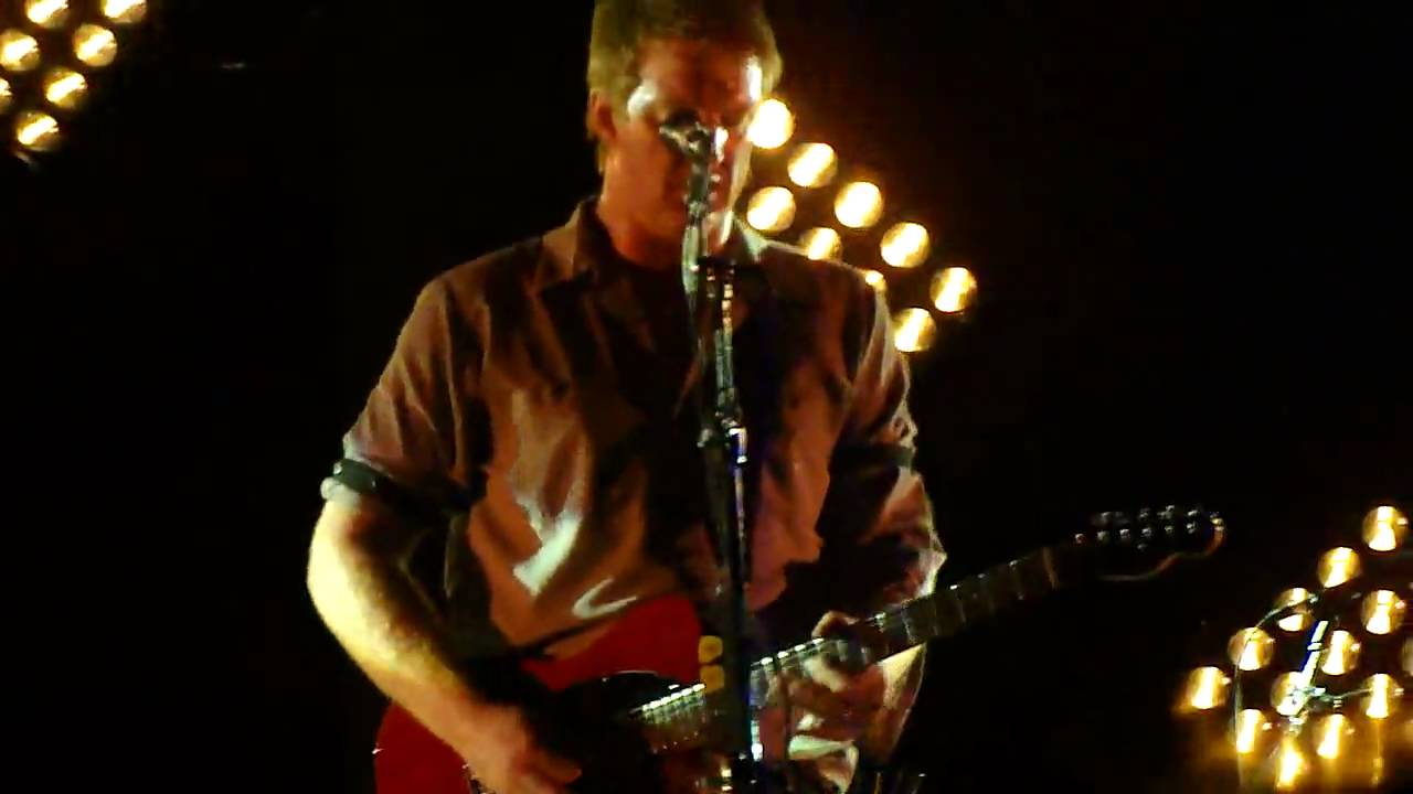 THEM CROOKED VULTURES 