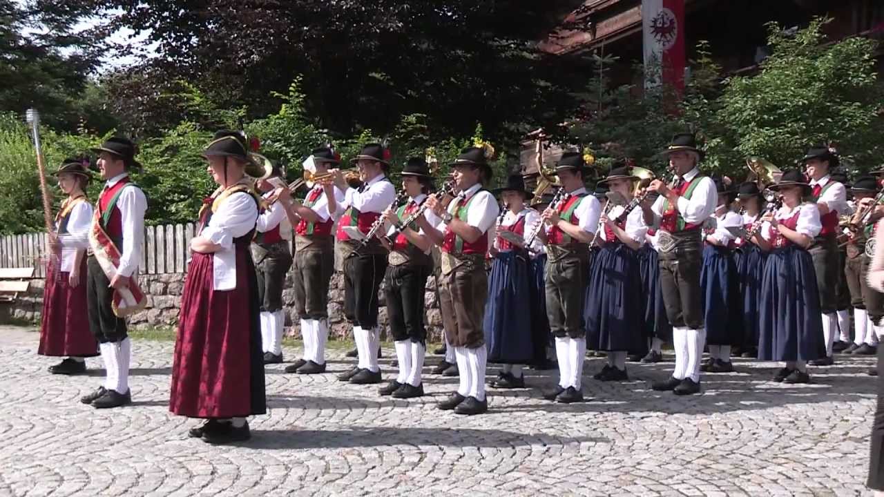 Roland Frühauf feierte in seiner Heimat Auffach die erste Messe.