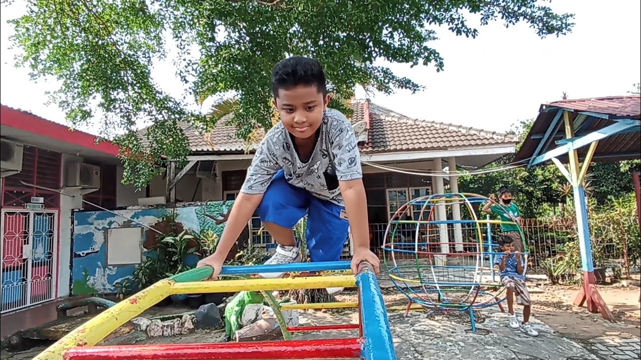 Video 2023: Yeay! Dibantu Mama, Mas Rafael Berhasil Lewati Tangga!