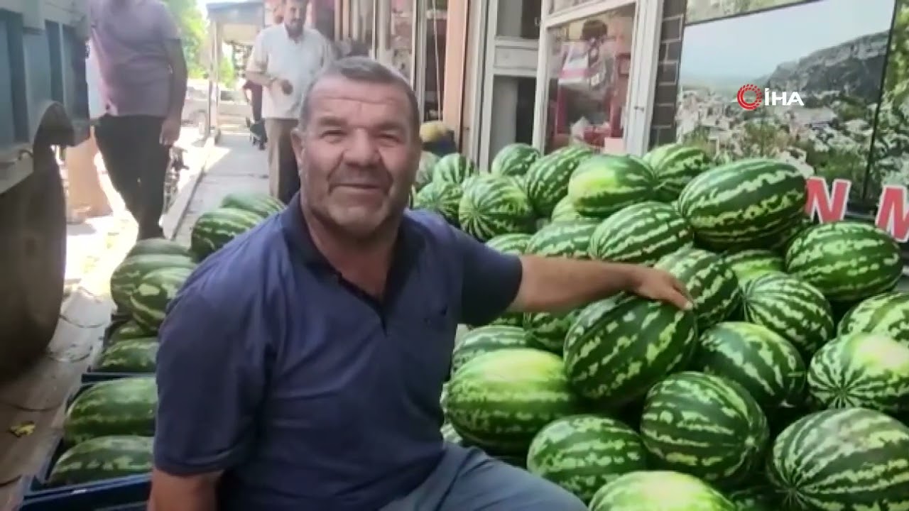 YİYEN BİR DAHA ALIYOR... MEŞHUR HIDIROZ KARPUZU DAMAKLARDA İZ BIRAKIYOR