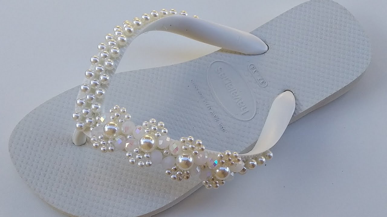 Chinelo bordado com pérolas e cristais - Trama de Cristais de vidro