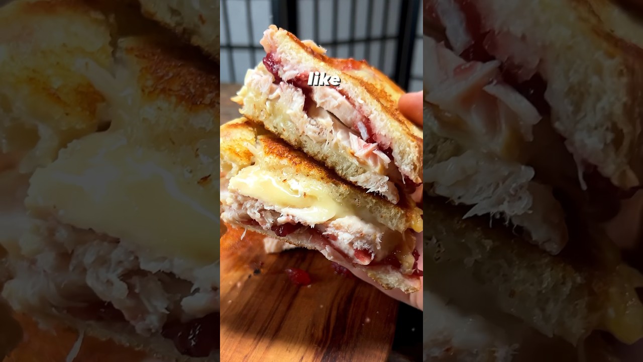 EASY Thanksgiving Leftovers Sandwich Recipe 😋 #thanksgiving #thanksgivingrecipe #sandwichrecipe