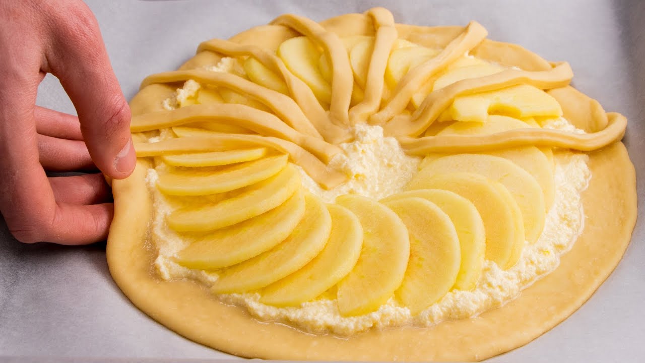 Il suffit d’ajouter les pommes à la pâte et d’attendre qu'elles cuisent| Savoureux.tv