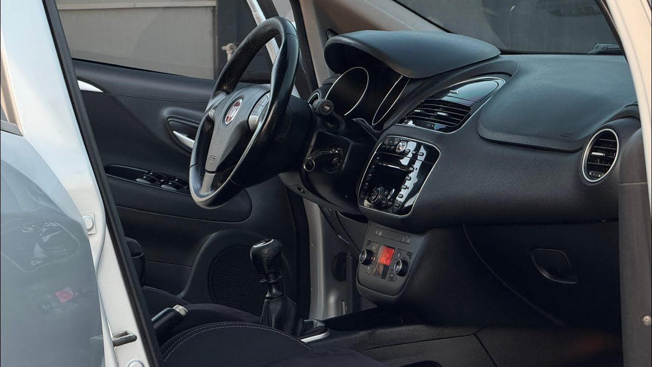 Fiat Punto 1.4 Lounge İç Çekim Videosu 