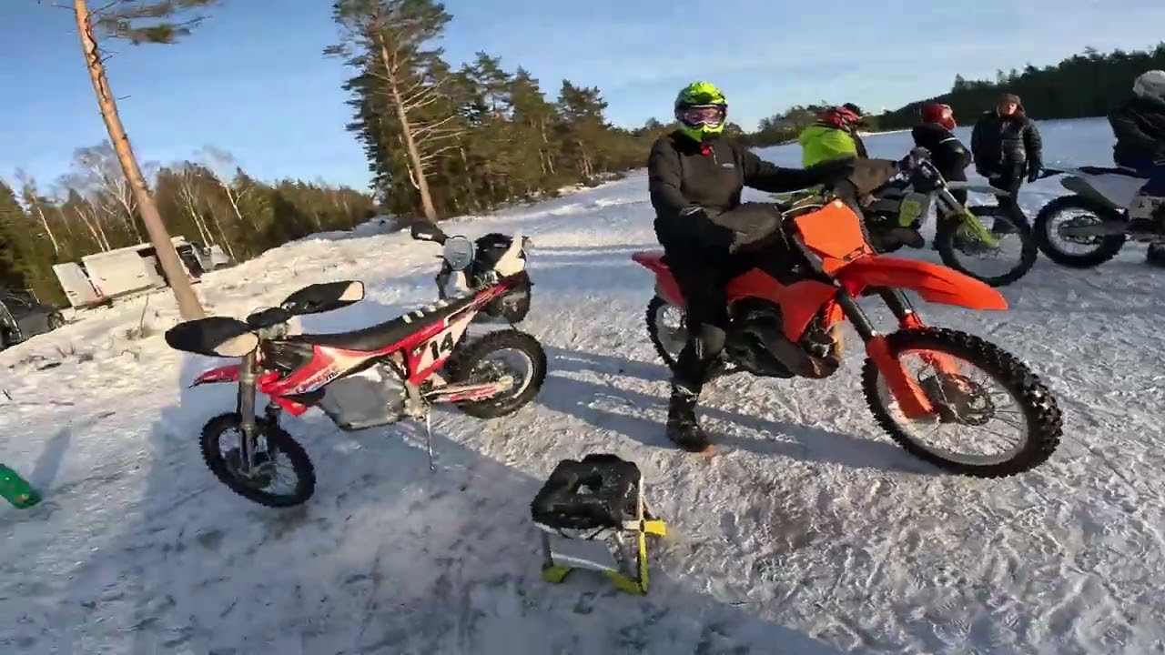 80HP Stark and 180HP R1 on frozen lake 