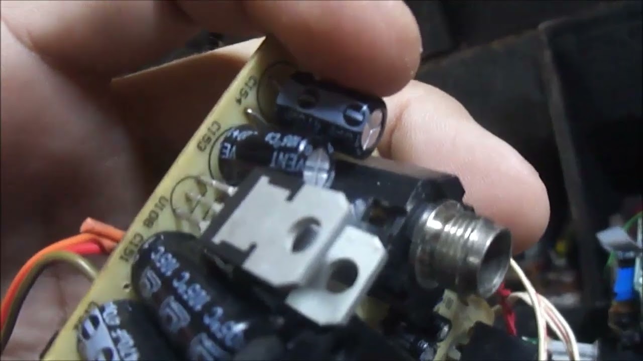 Defeito e conserto Caixa Ativa JBL JS151A. Mais e menos 12 volts!