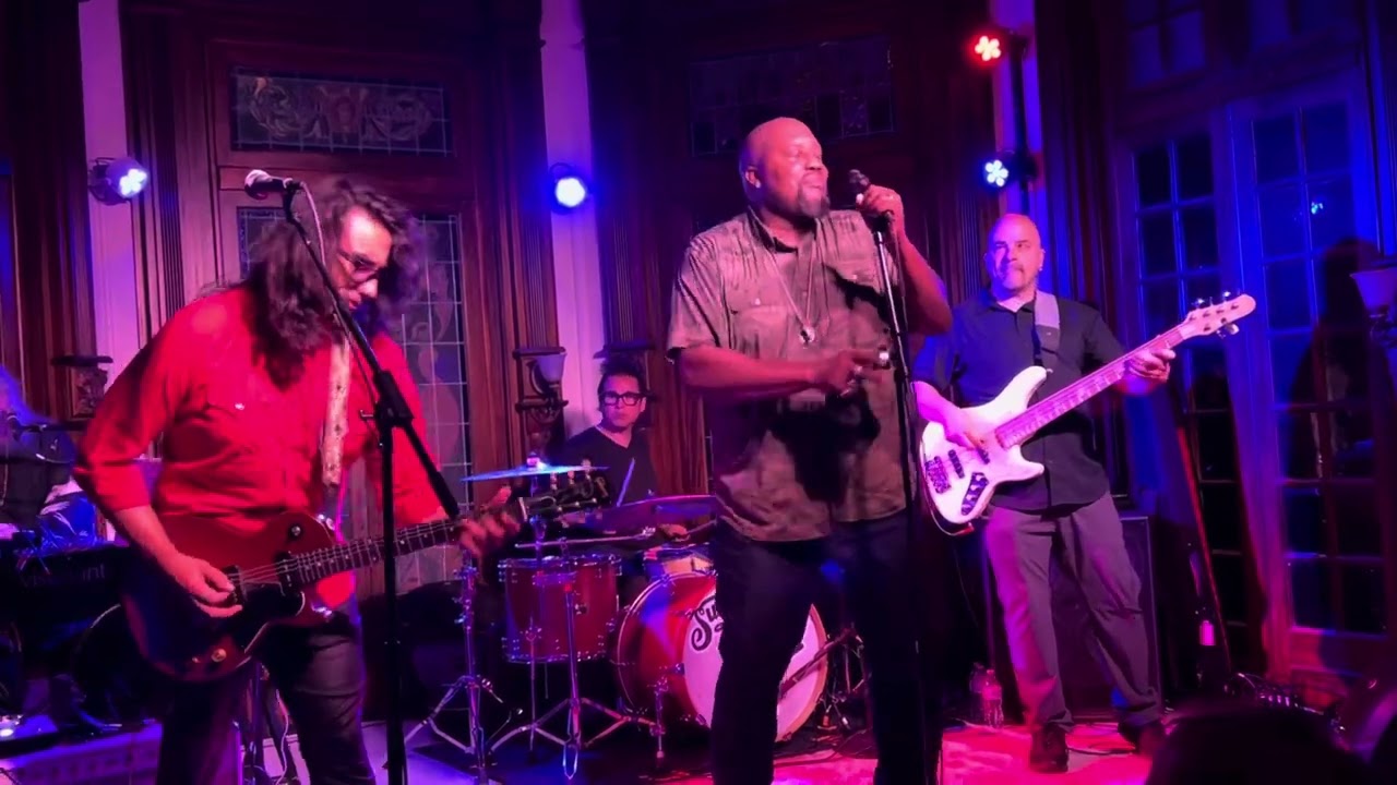 𝐒𝐮𝐠𝐚𝐫𝐚𝐲 𝐑𝐚𝐲𝐟𝐨𝐫𝐝 / 𝙂𝙧𝙞𝙩𝙨 𝘼𝙞𝙣'𝙩 𝙂𝙧𝙤𝙘𝙚𝙧𝙞𝙚𝙨 🅻🅸🆅🅴 @ 𝐓𝐡𝐞 𝐋𝐢𝐳𝐳𝐢𝐞 𝐑𝐨𝐬𝐞 𝐌𝐮𝐬𝐢𝐜 𝐑𝐨𝐨𝐦