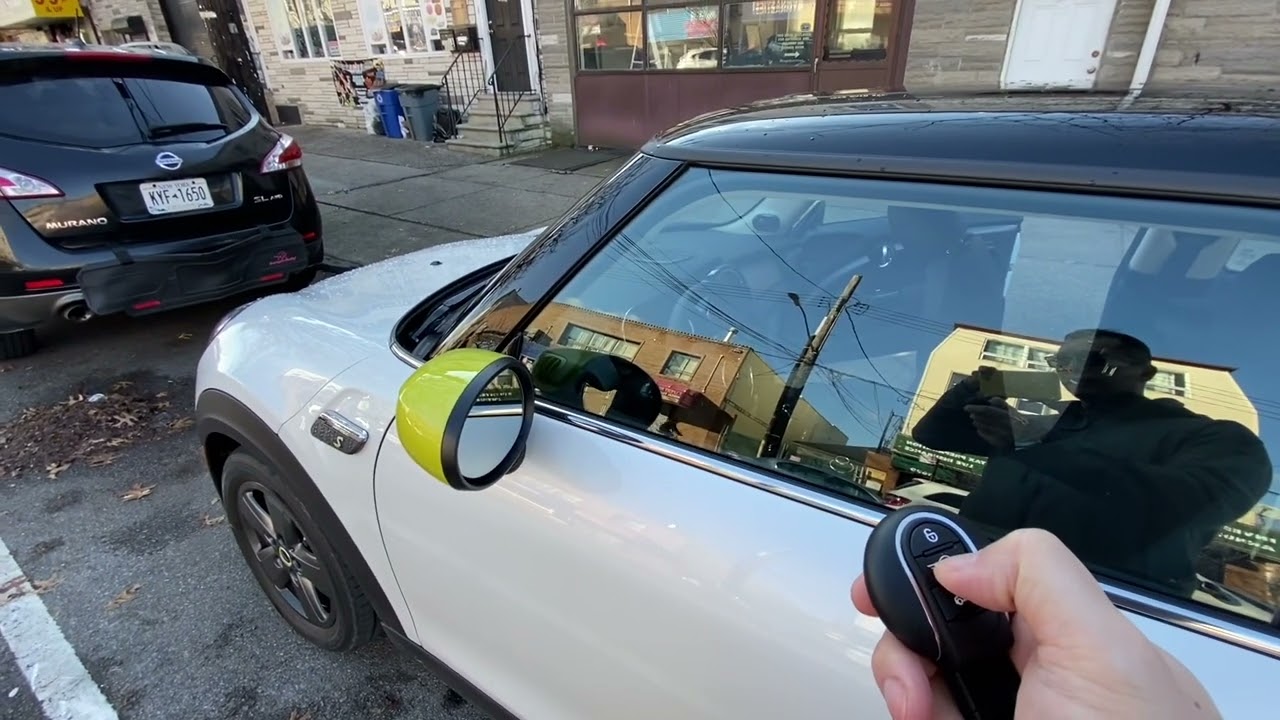 New 2023 Mini Cooper SE Signature Electric Remotely Folding Mirrors on Lock