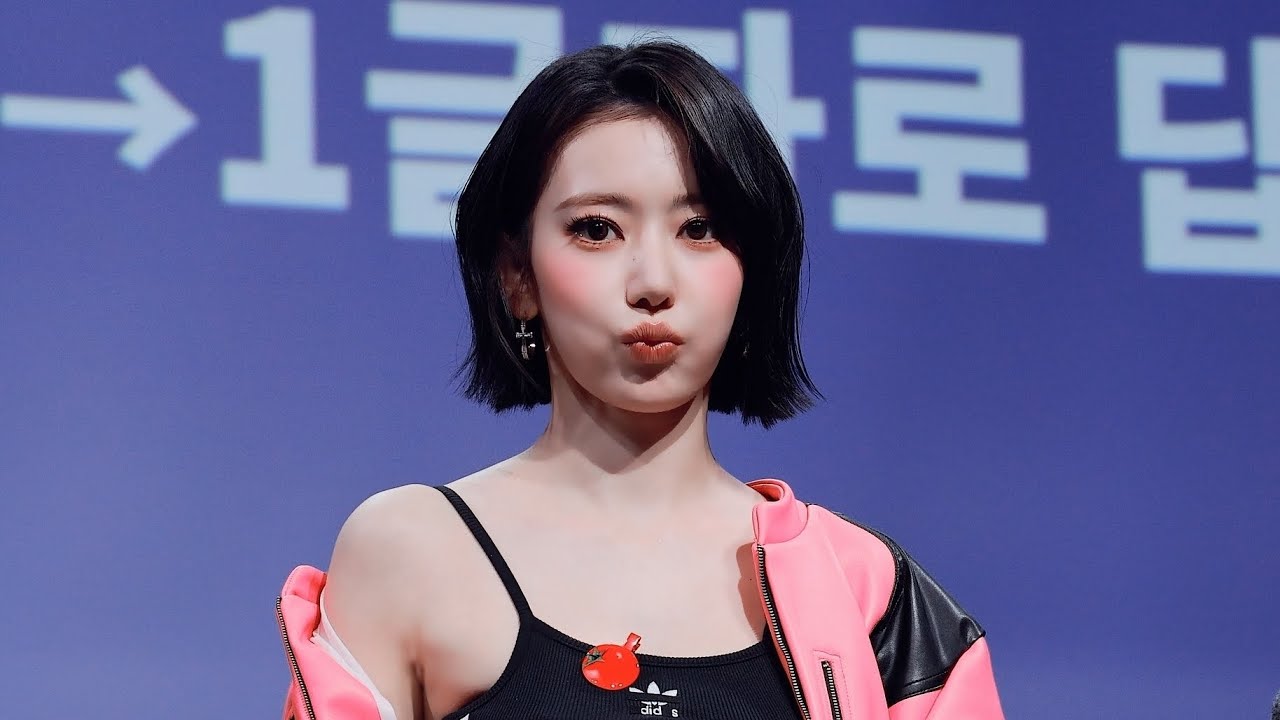 251101 르세라핌 사쿠라 '미니팬미팅' 직캠 LE SSERAFIM Sakura 4k Fancam @음악중심 Mini Fanmeeting MBC 골든마우스홀