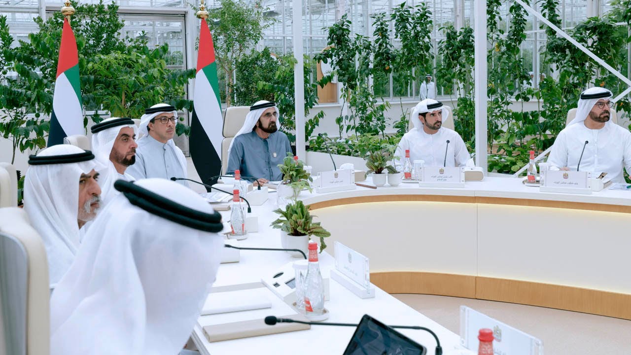 محمد بن راشد يترأس اجتماعاً لمجلس الوزراء في منطقة المرموم بدبي