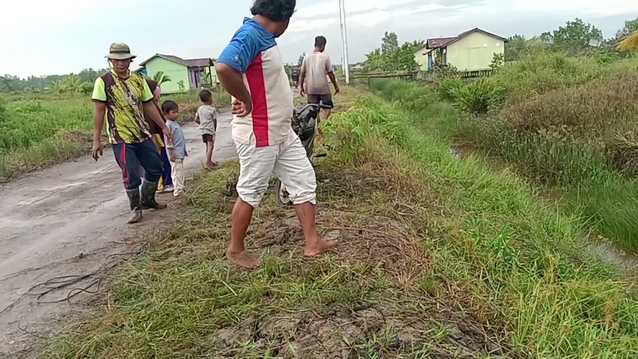 EVAKUASI MOTOR MERTUA PAK @DIDIK TRANSMIGRAN JALUR 01 UPT TANJUNG BUKA YANG KECEBUR SUNGAI ‼️