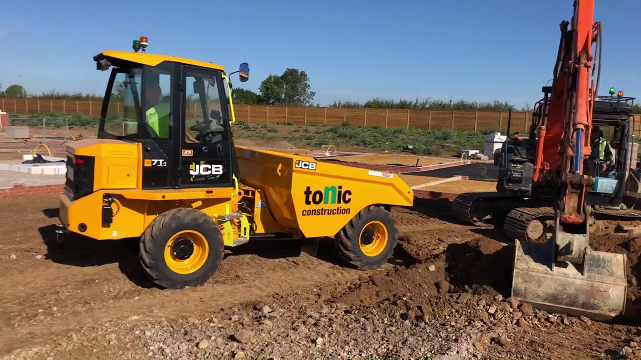Tonic Construction’s new JCB 7T-1 Hi Viz dumper on site in Abingdon