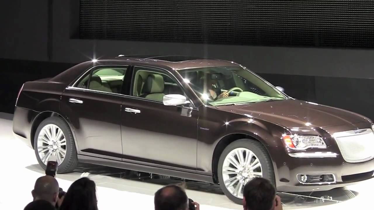 2012 Chrysler 300 Executive, S and SRT8 models revealed at New York Auto Show