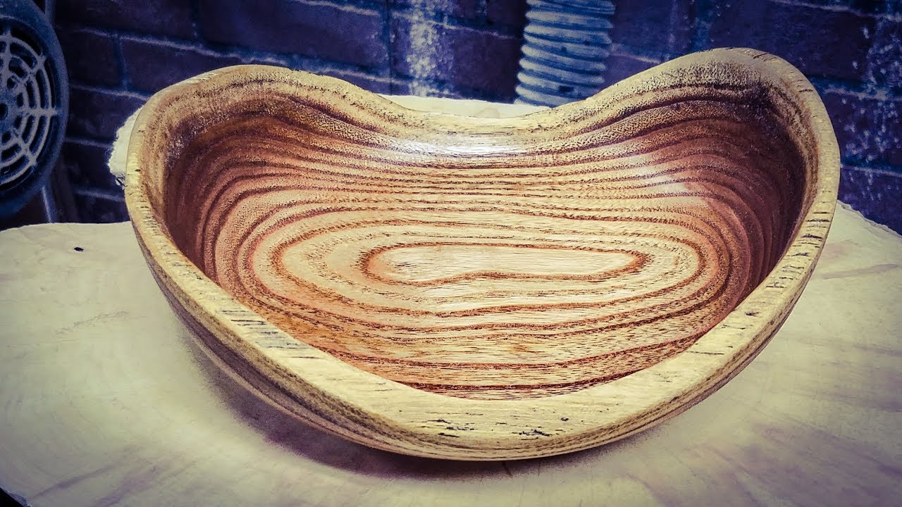 Woodturning a Natural Edge Bowl - China berry