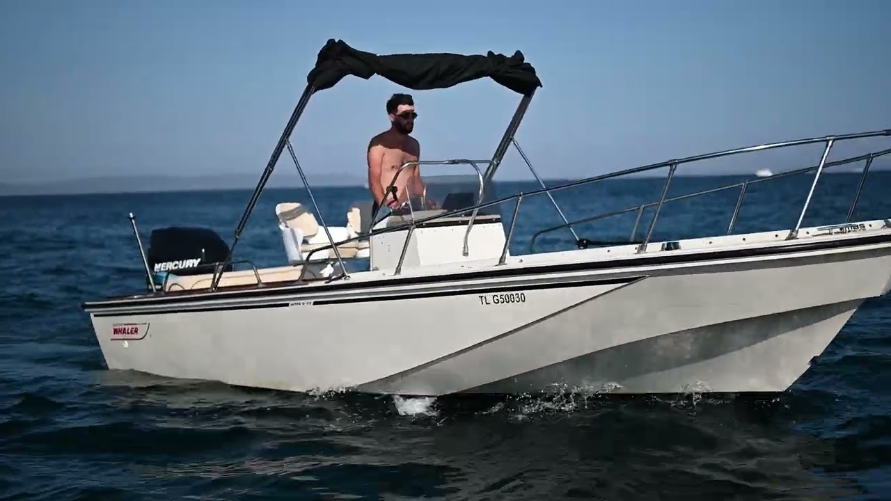 Boston Whaler Outrage 22 vintage
