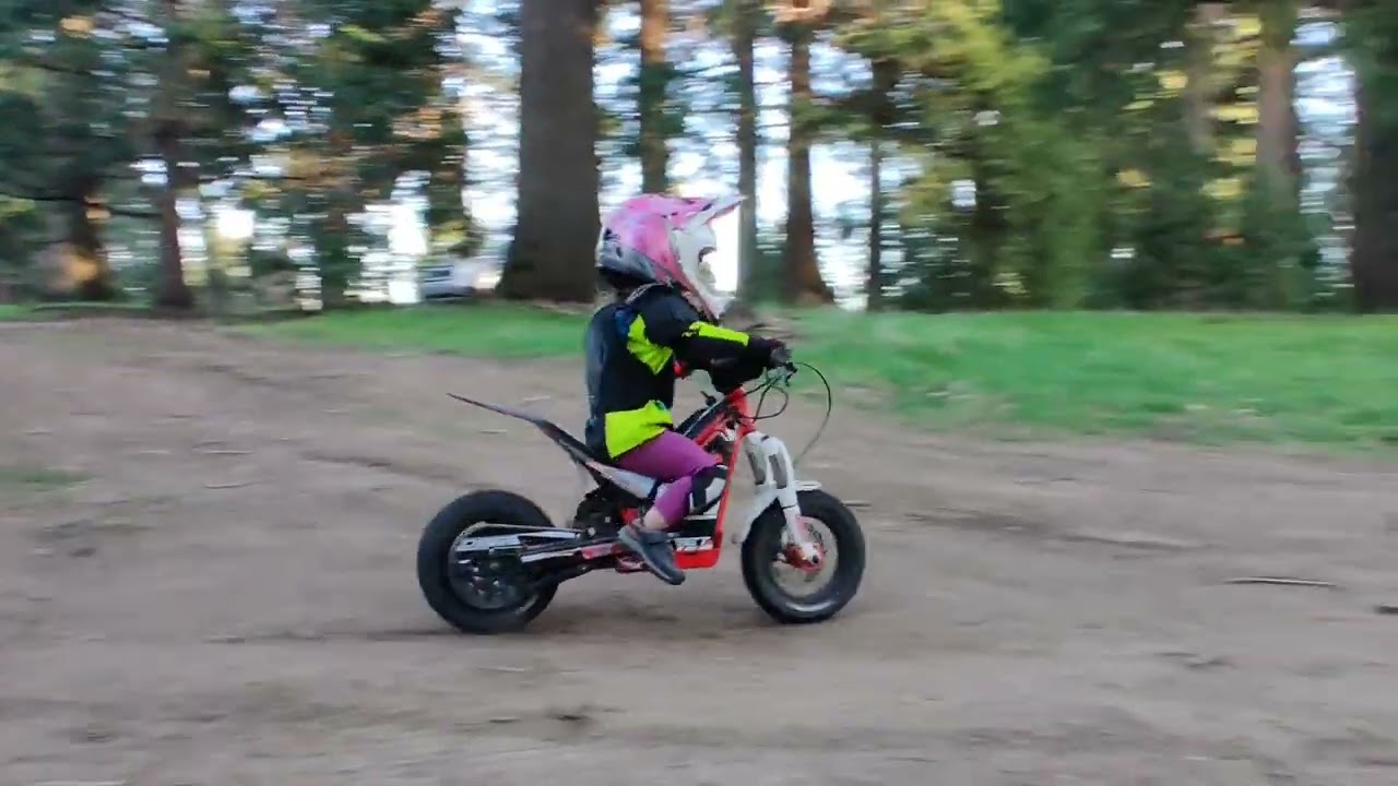 Maxed out stock Oset 12.5r. 2 year old Anna riding at max speed/acceleration.
