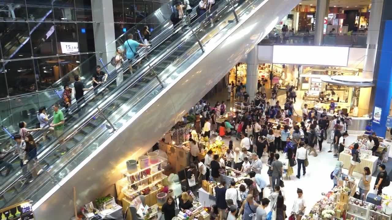 Holiday crowds create opportunity for &lsquo;ghost tapping&rsquo; credit card scams