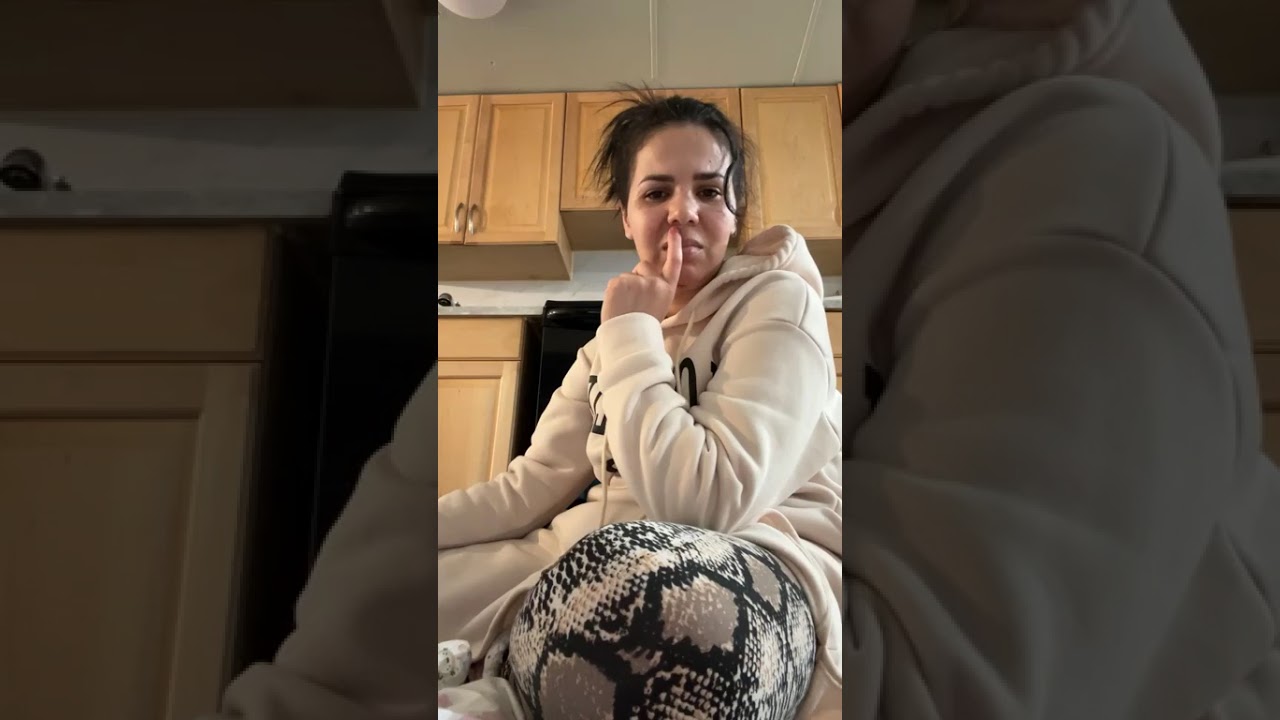 تغيضك عمرك كي تعيشي في الهم وتكملي فيه والله دمعة نشفت  