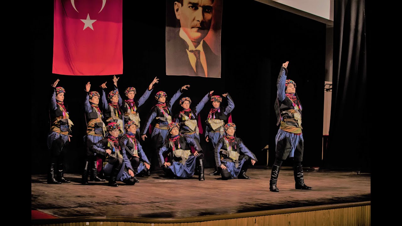 12 KADIN ZEYBEK OYNAYARAK 8 MART DÜNYA KADINLAR GÜNÜNÜ KUTLUYOR I LİDYA SANAT GENÇLİK ve SPOR KULÜBÜ