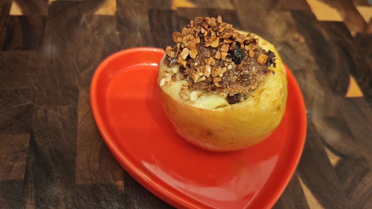 Gefüllter Bratapfel aus dem Airfryer! Es wird weihnachtlich mit Marzipan und Nüssen