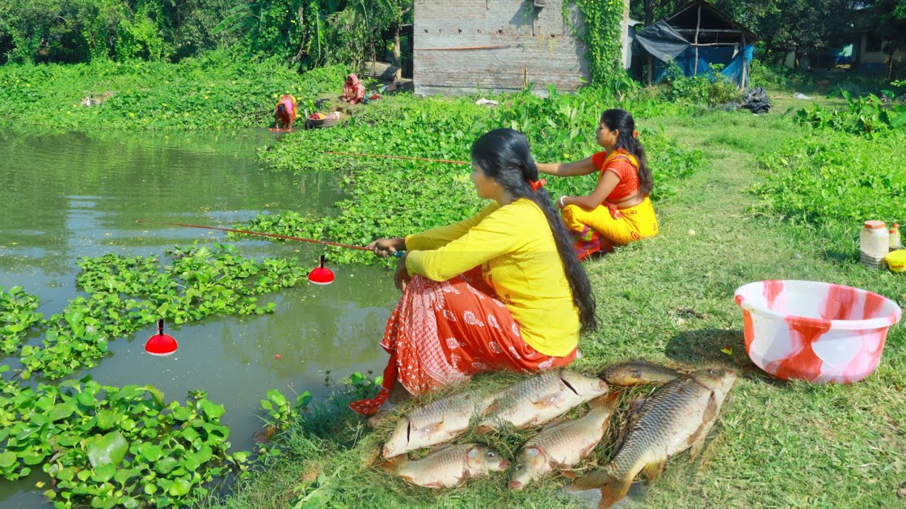 Fishing Video || The girl's always catches a lot of fish from the village pond | Best fishing trap 
