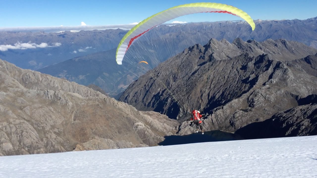 Vuelo en Parapente desde El Glaciar la Corona del Humboldt
