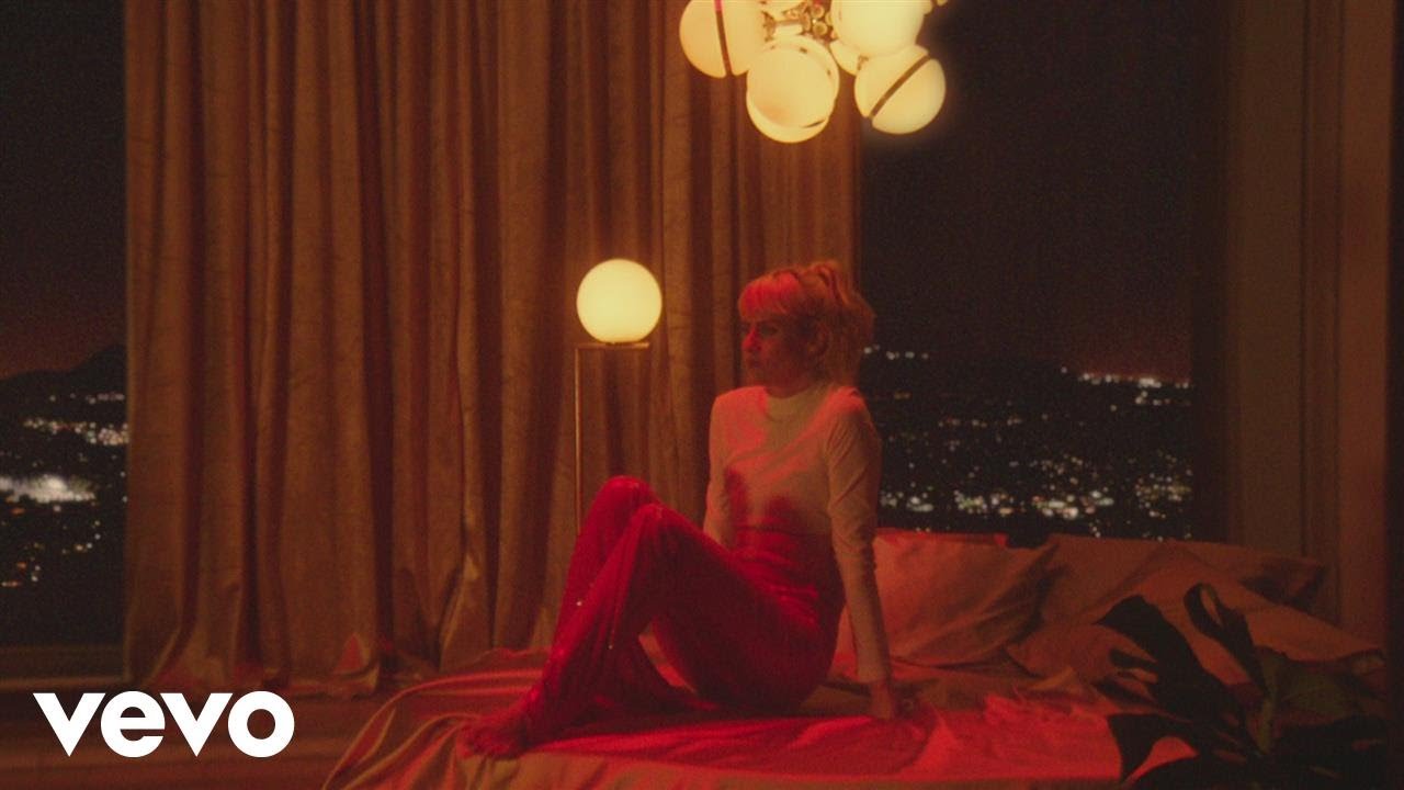 OWLLE - In The Dark (Official Video)