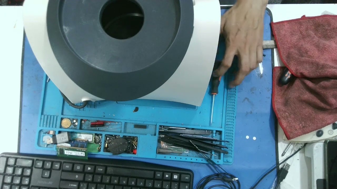 ¿ Cómo cambio teclado y panel de un Vorwerk Thermomix TM31 ?