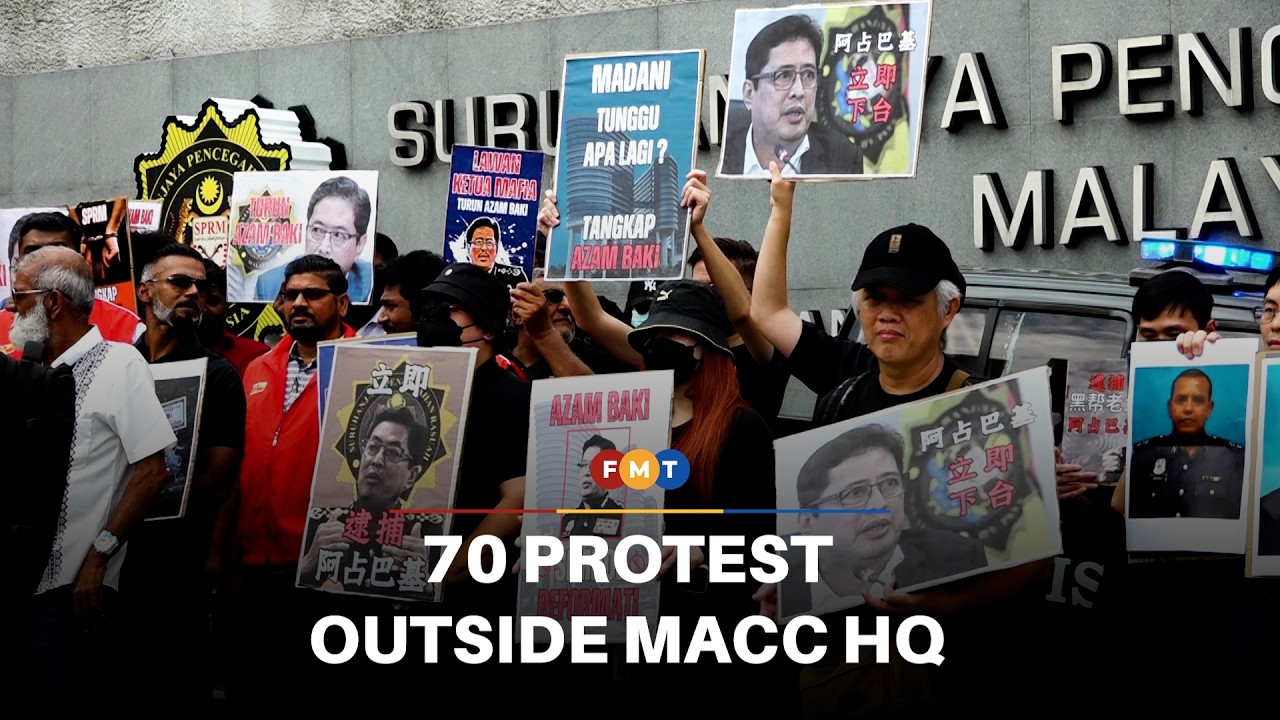 Group of 70 protests outside MACC HQ over Azam controversy
