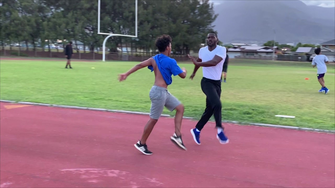 NFL Wide Receiver Antonio Brown Hangs Out with the Maui High Sabers