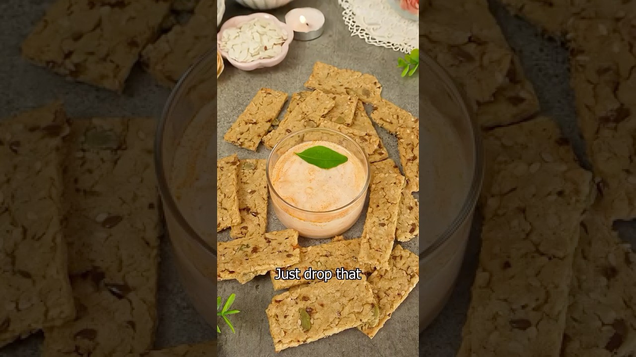 Baked Poha Chips 🌿 Crispy Poha and Besan crackers 🌿 Recipe in pinned comments 👇🏻