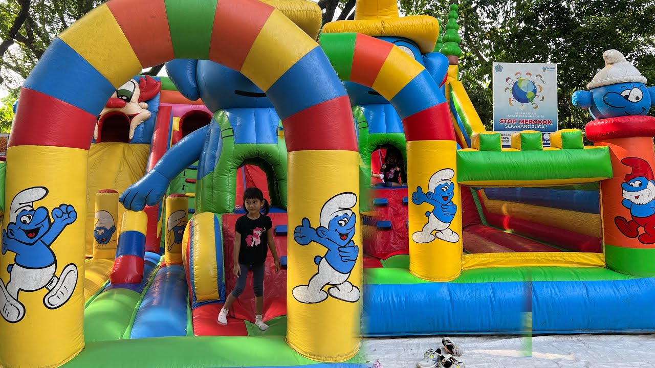 Bermain trampolin balon