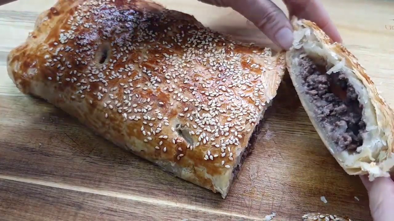 מתכון לבורקס בשר ברוטב פטריות כמו באולמות, קל להכנה!