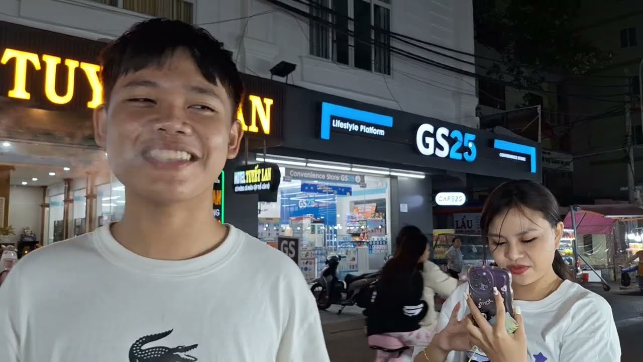 在越南頭頓去逛黃昏海鮮市場, buổi tối đi chợ sớm lưới ở vũng tàu .