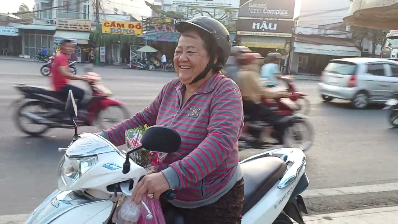 Xe  bán  xôi  đặc sắc trên ba chục  năm rất nổi tiếng ở phường Gò Dầu Tây Ninh. 