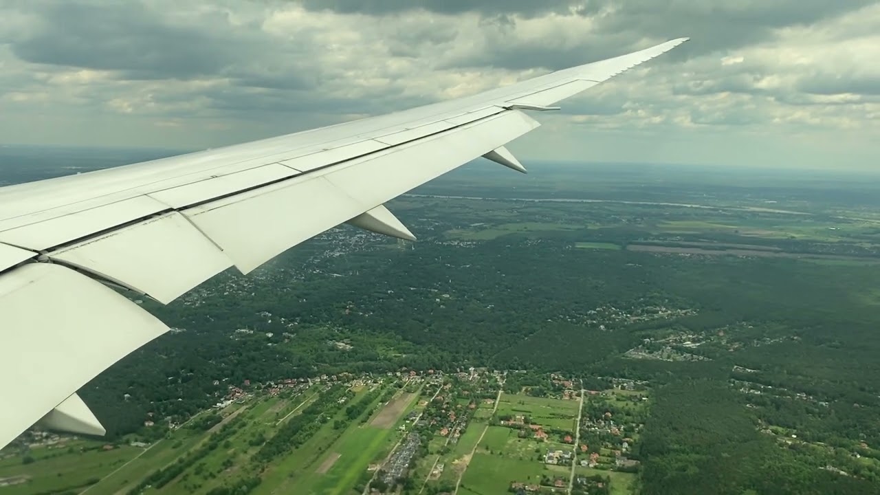 LOT Polish Airlines Boeing 787-85D Approach and Landing at Warsaw Chopin Airport