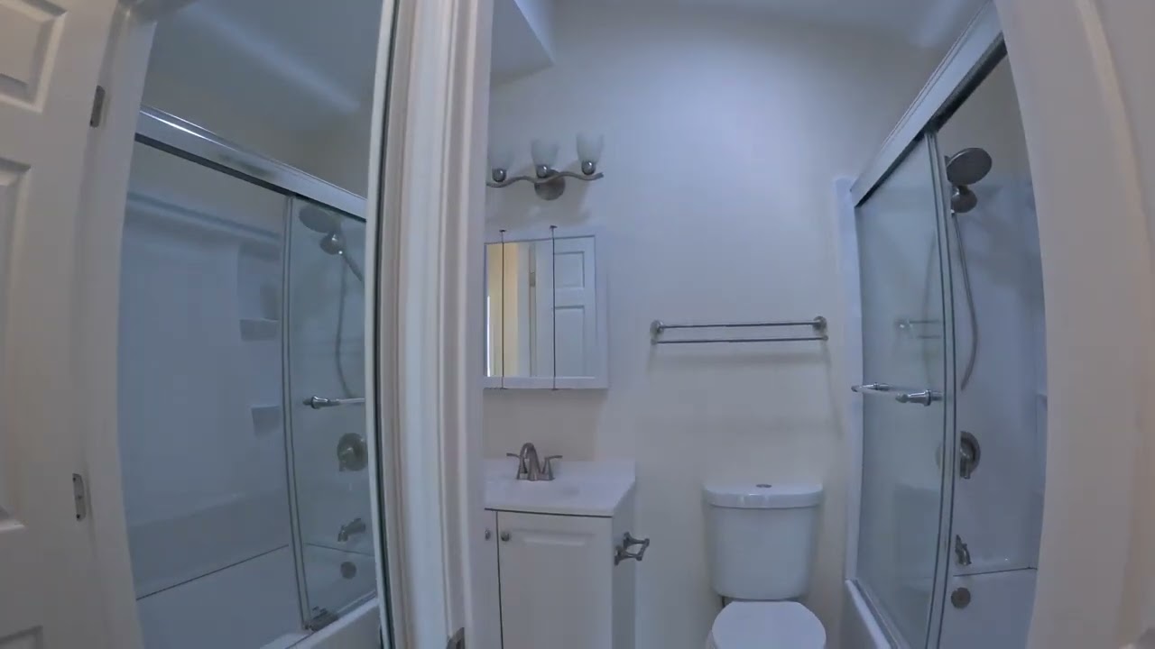 Top floor inner Richmond flat w/ pkg and laundry
