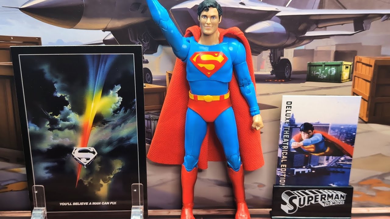 Обзор фигурки Супермена 1978 года от Mcfarlane — Deluxe Theatrical Edition.
