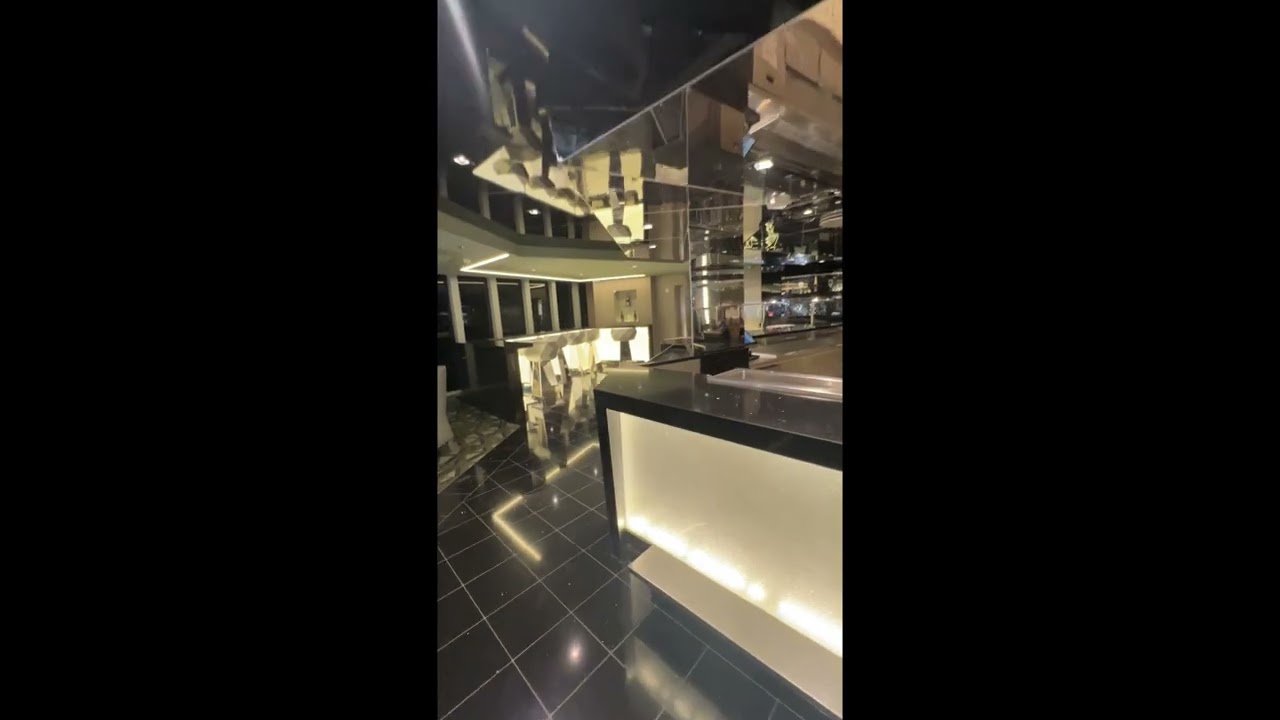 Meraviglia Champagne Bar