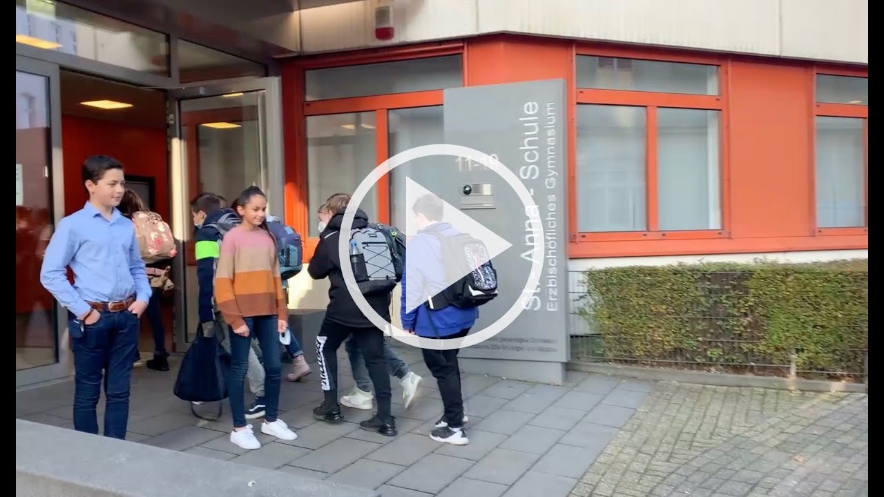 Kinder staunen an der St.-Anna-Schule