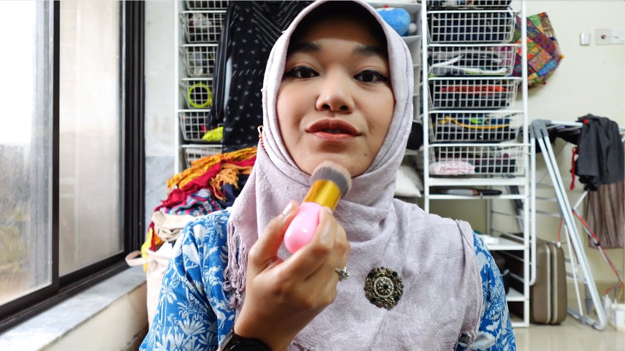 ASMR soft spoken - roleplay mom does your makeup 💄(Indonesian)