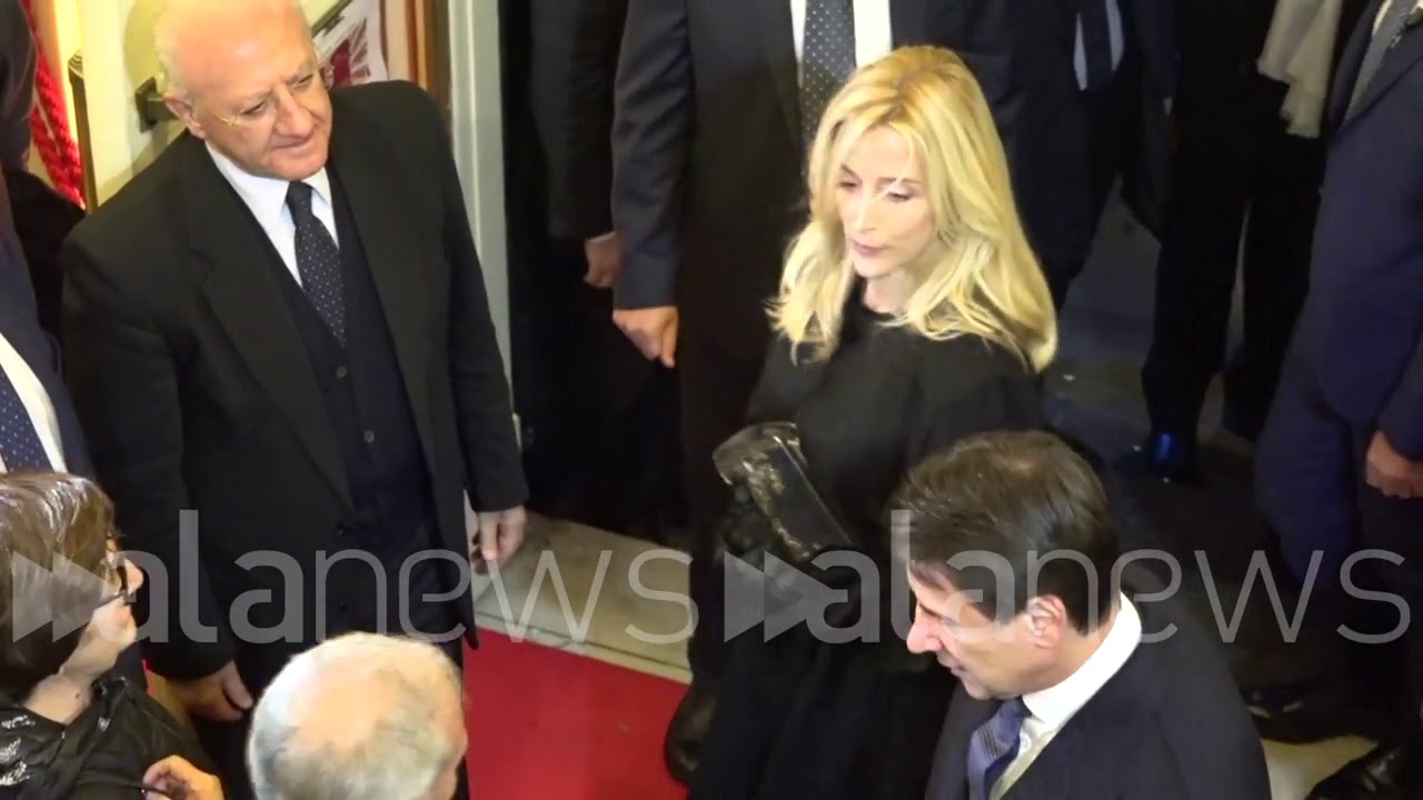 Teatro San Carlo, Conte: 