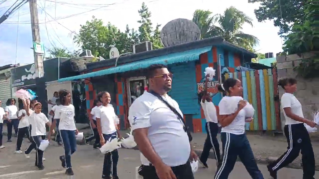 UN PASÓ LA FAMILIA LLAMADO DE LA ESCUELA JAPÓN A LA FAMILIAS
