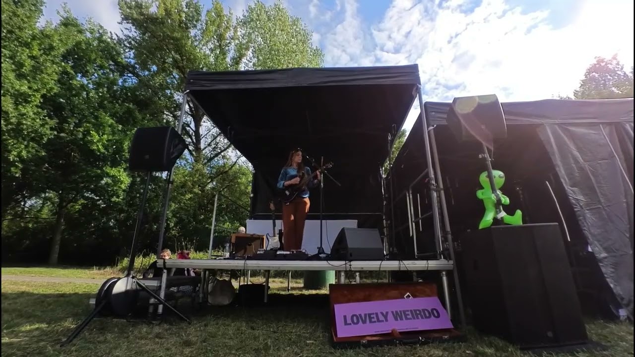 Lovely Weirdo - Sunny Monday (live at CSD Haßfurt 2025)