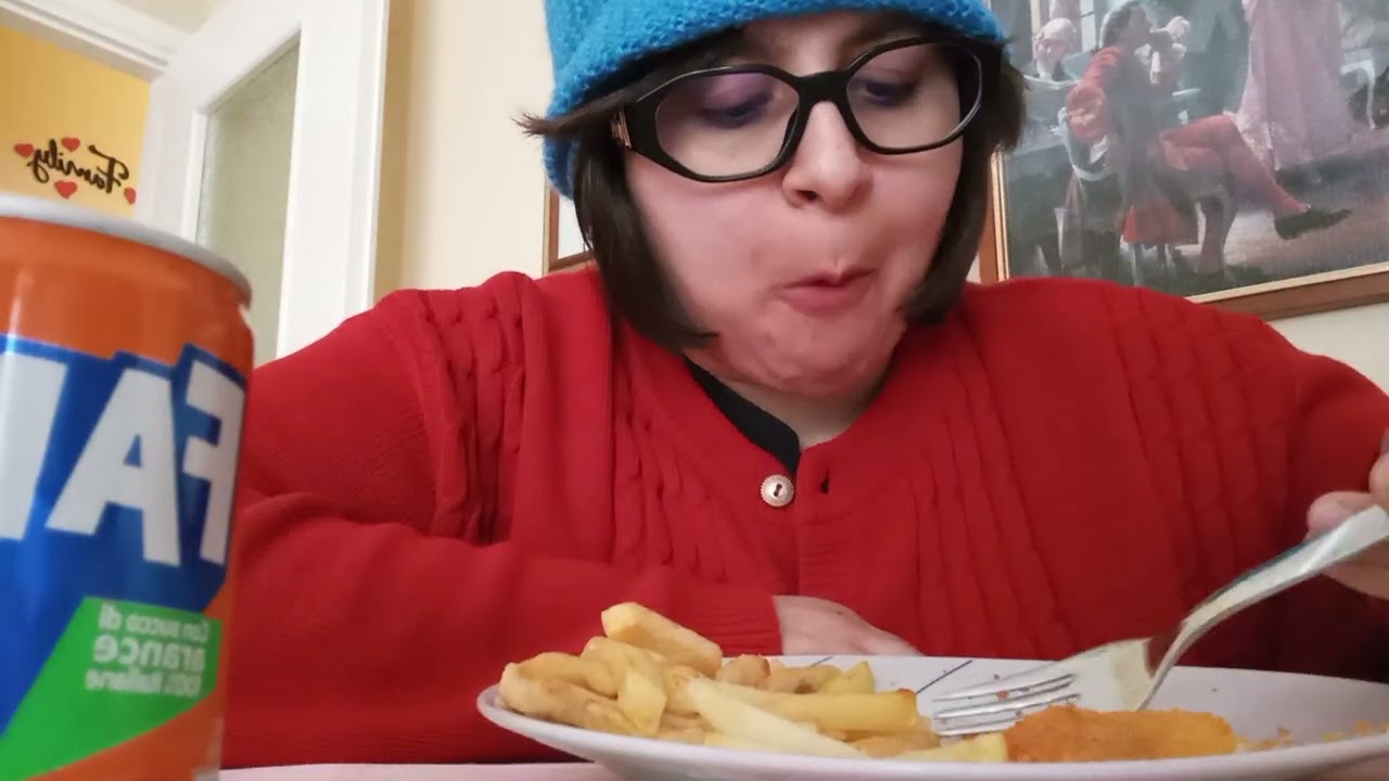 MUKBANG - Chips + "Sofficino" + Findus chicken + raspberries and banana with lemon. I'm sick 🤧😪