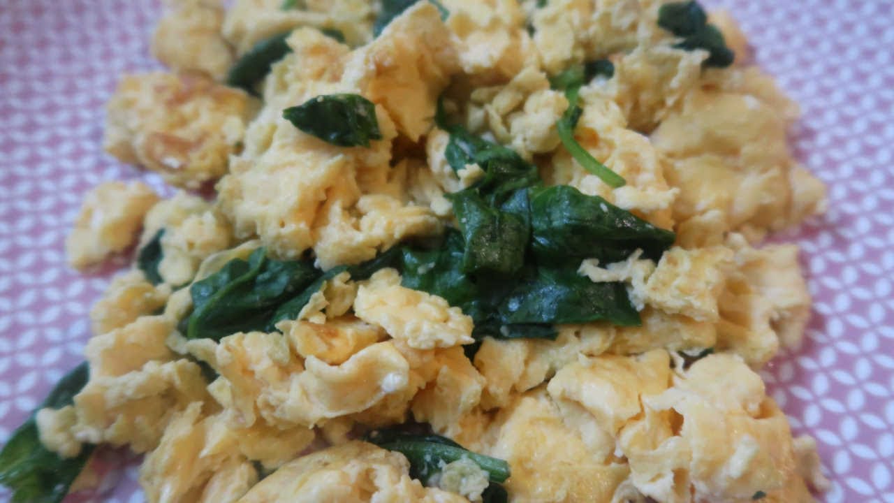 Scrambled Eggs With Cream Cheese | Easy Creamy Low Carb High Protein Breakfast Idea