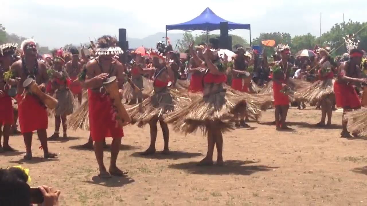 Motuan Dancers Swaying Grass Skirts -  Hedioro Hedioro